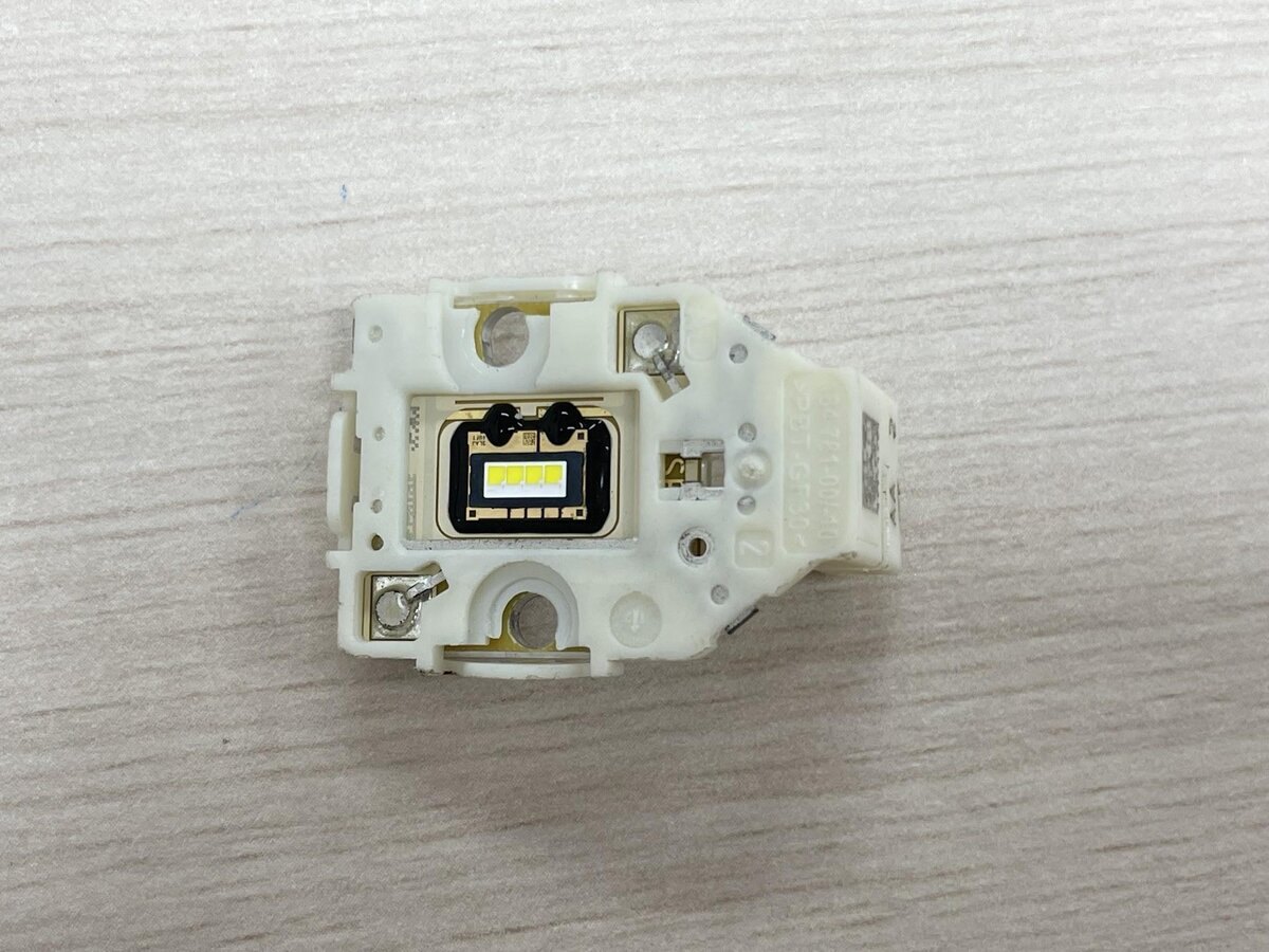 โมดูลคิ้ว Mercedes-Benz E Series W212 (14-16) TOP (H)
